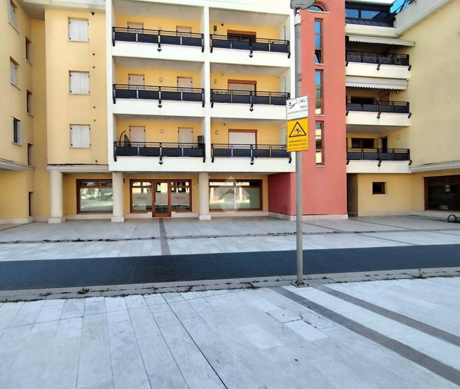 negozio in affitto a Spresiano