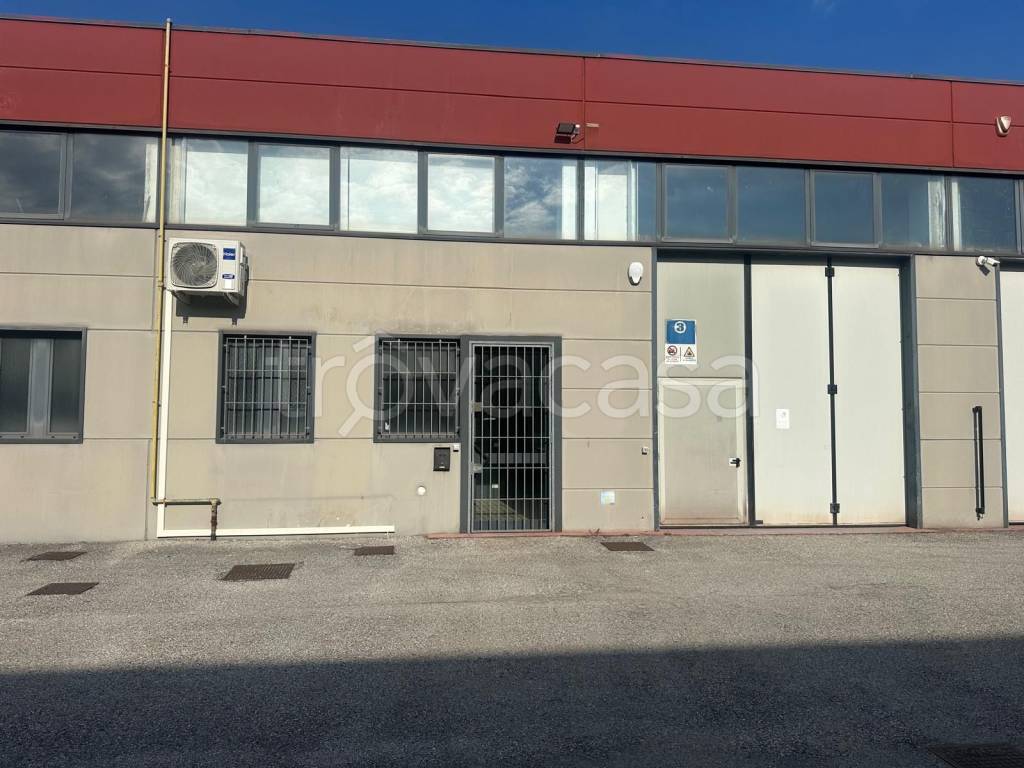 locale commerciale in affitto a Spresiano