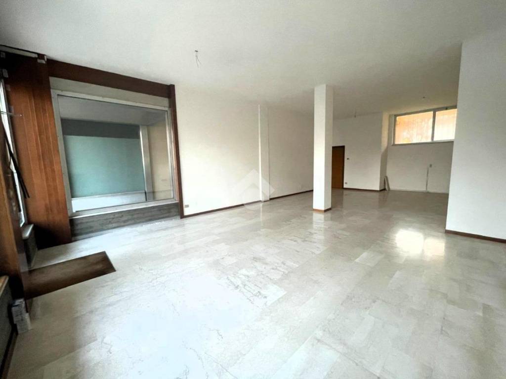 negozio in affitto a Spresiano