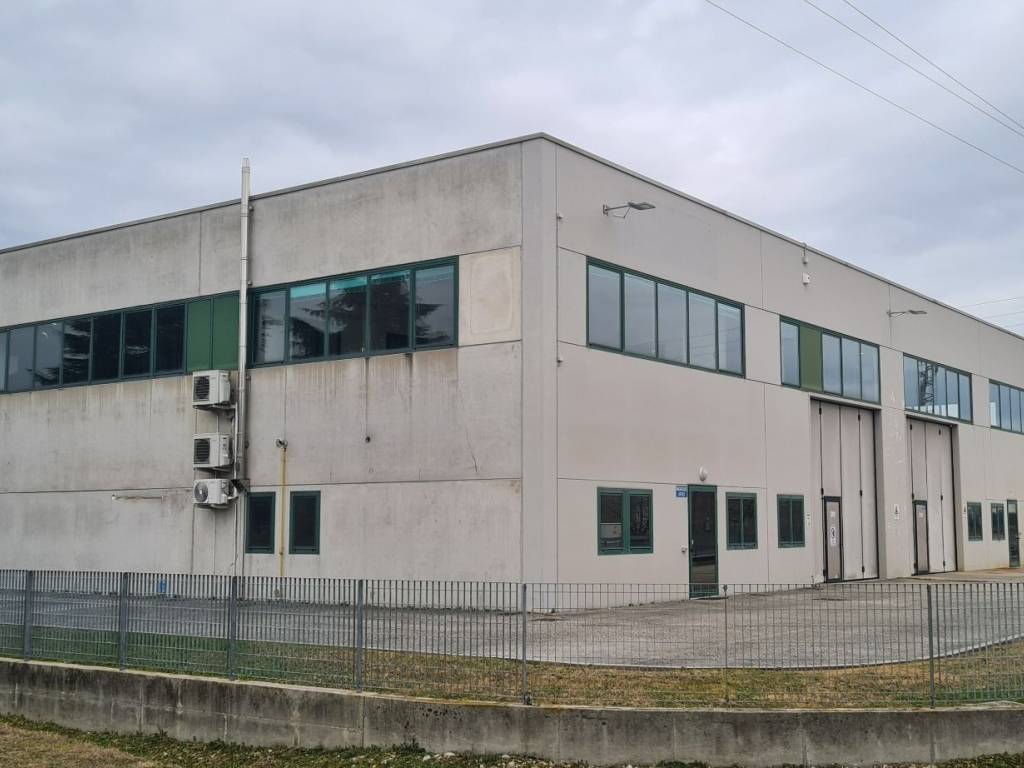 locale commerciale in affitto a Spresiano in zona Lovadina