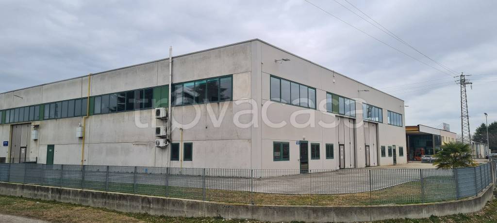 locale commerciale in affitto a Spresiano in zona Lovadina