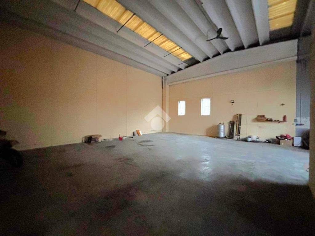 locale commerciale in affitto a Spresiano