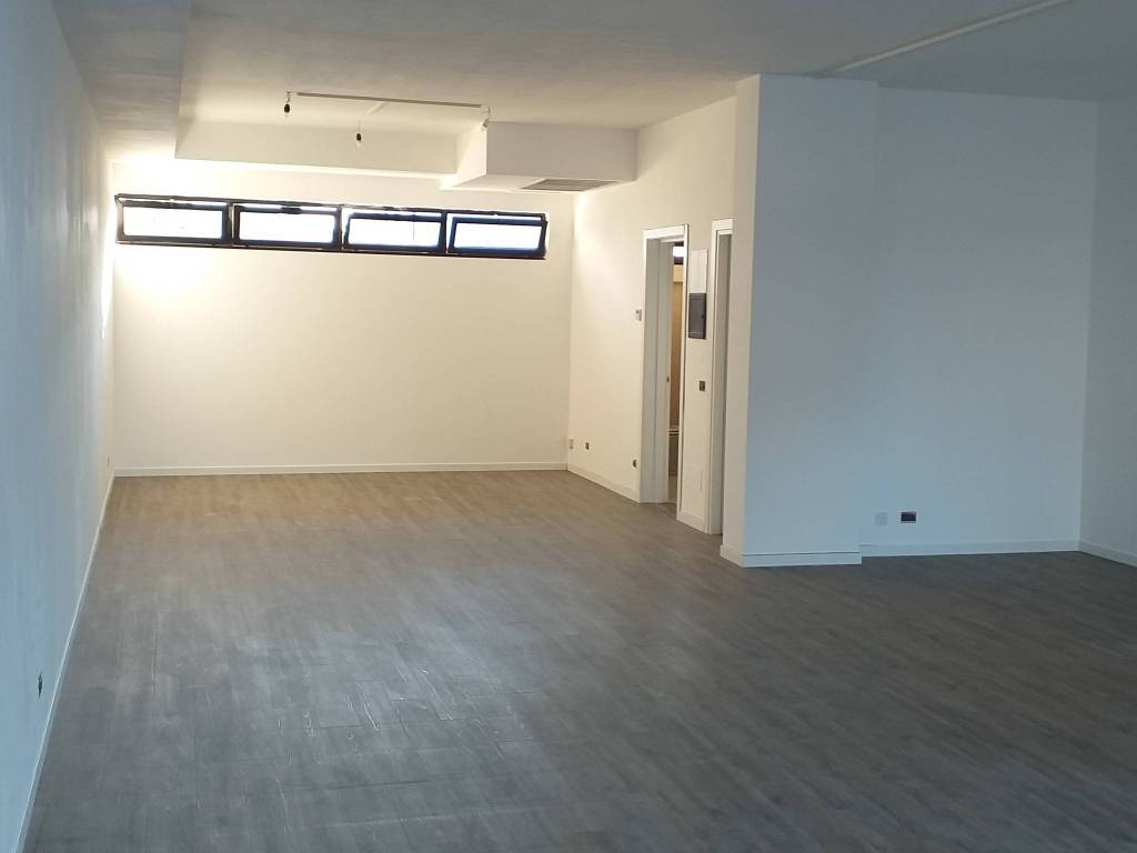 negozio in affitto a Susegana in zona Colfosco