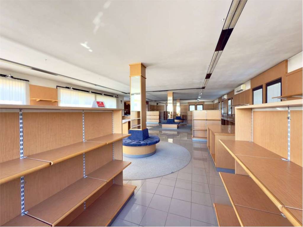 negozio in affitto a Susegana in zona Colfosco