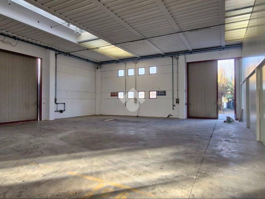 locale commerciale in affitto a Susegana in zona Ponte della Priula