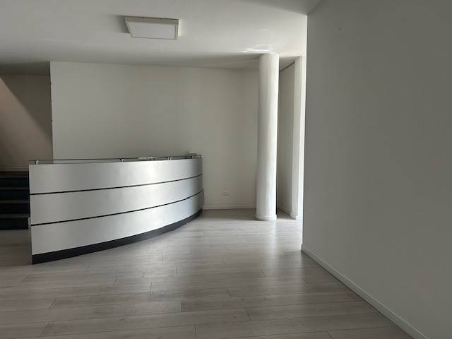 locale commerciale in affitto a Susegana