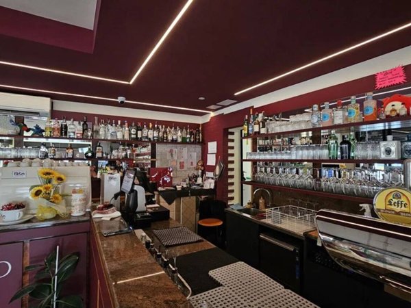 negozio in affitto a Trevignano in zona Signoressa
