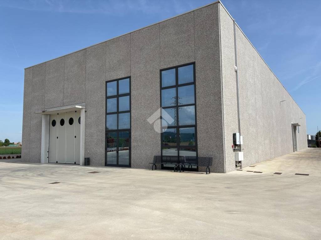 locale commerciale in affitto a Trevignano