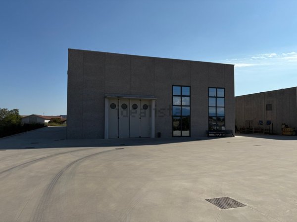 capannone in affitto a Trevignano