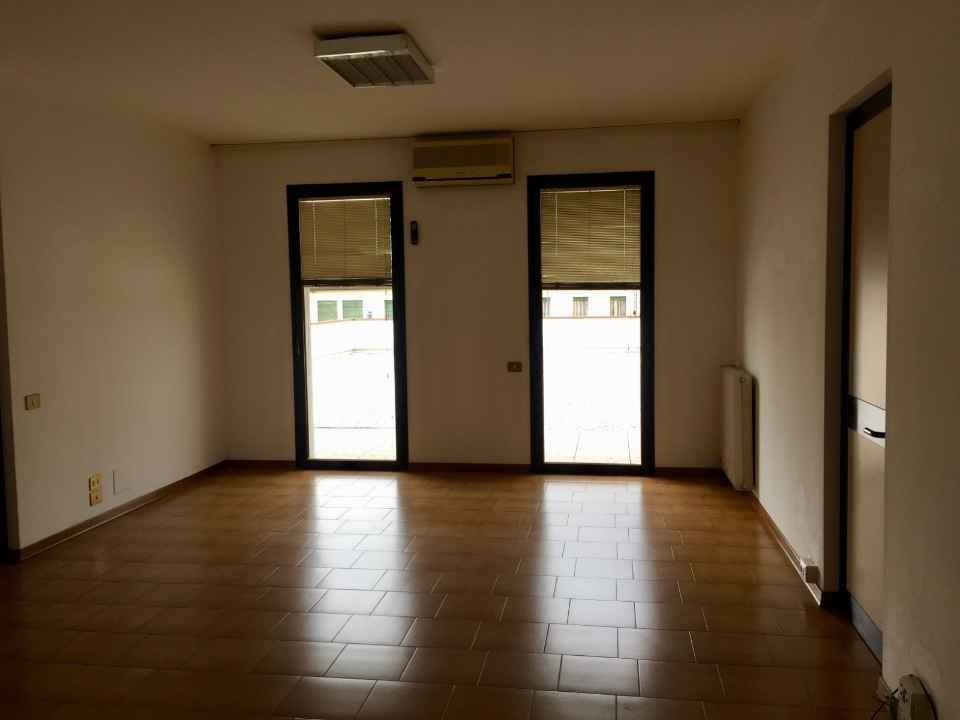 ufficio in affitto a Trevignano in zona Signoressa