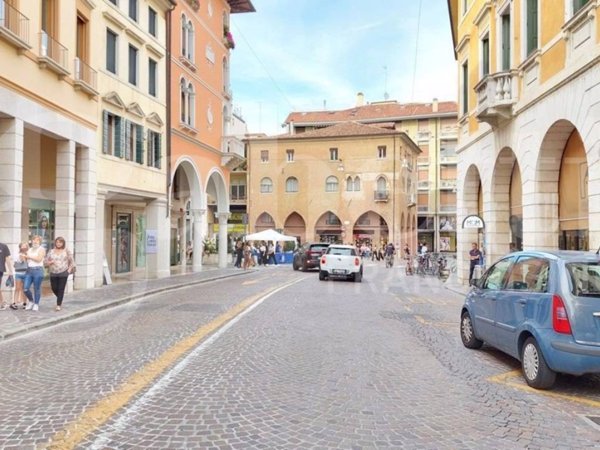 negozio in affitto a Treviso