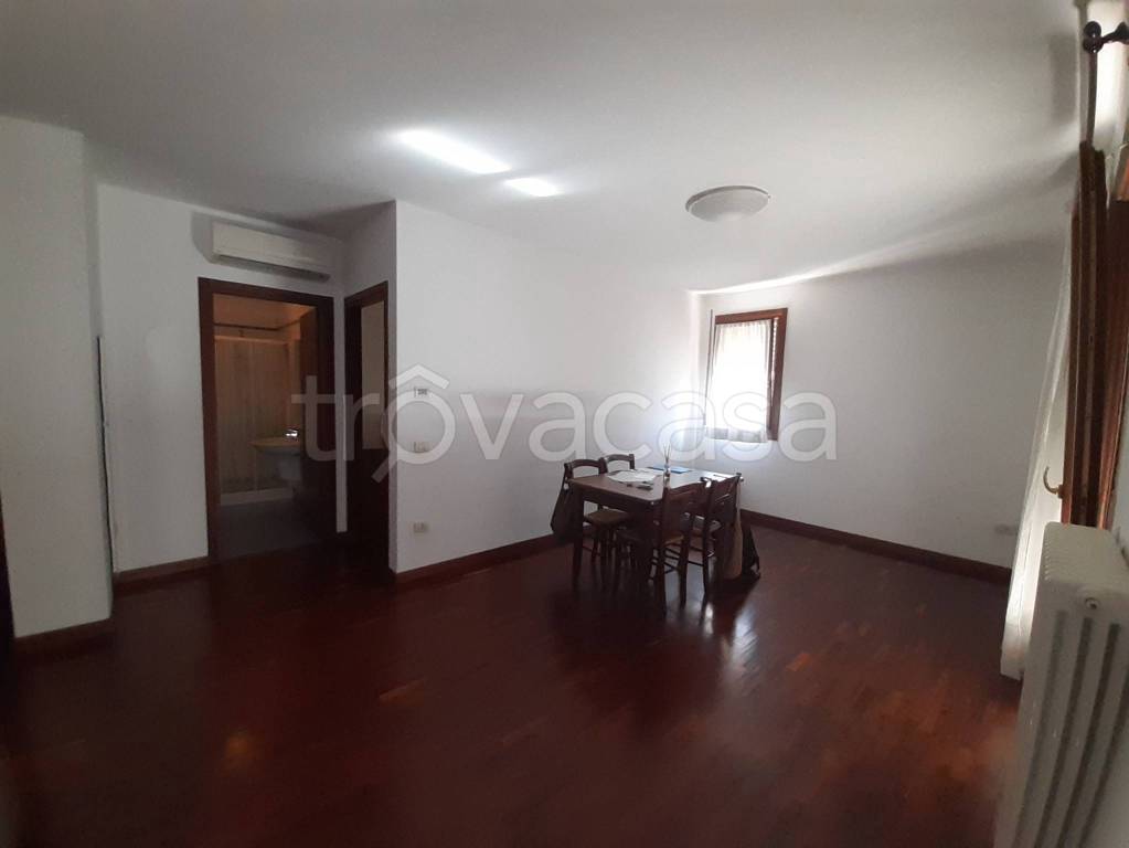 appartamento in affitto a Treviso in zona Monigo