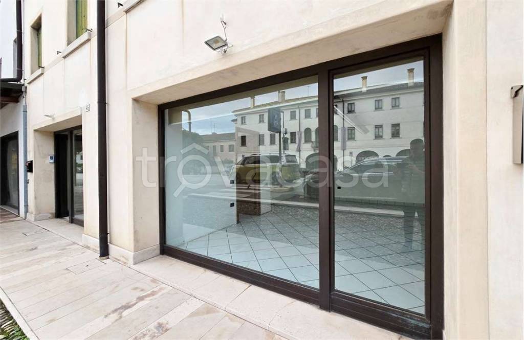 negozio in affitto a Treviso