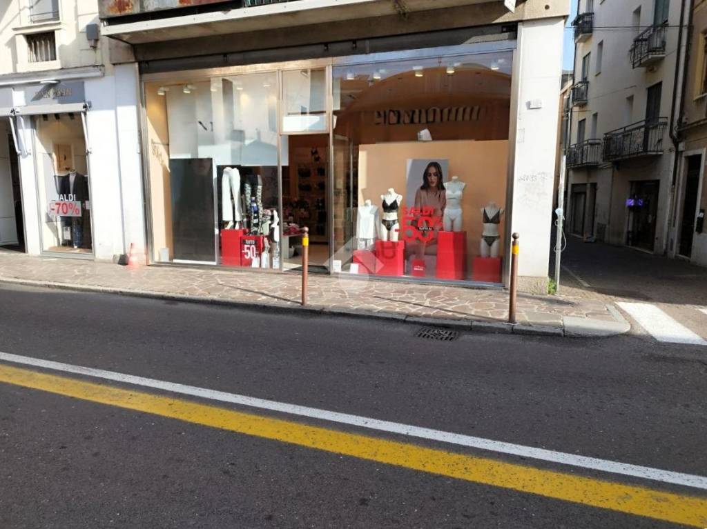 negozio in affitto a Treviso