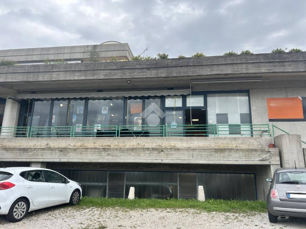 negozio in affitto a Valdobbiadene in zona Bigolino
