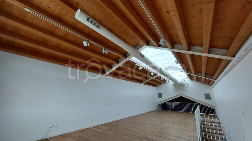 ufficio in affitto a Villorba in zona Fontane