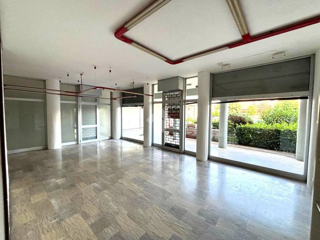 negozio in affitto a Villorba in zona Fontane