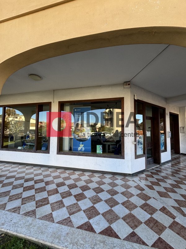 negozio in affitto a Villorba in zona Carità