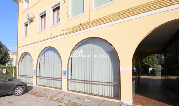 negozio in affitto a Villorba in zona Carità