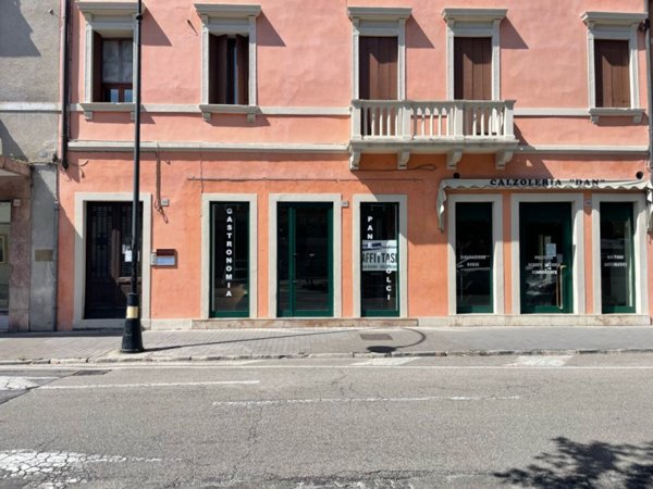 negozio in affitto a Vittorio Veneto