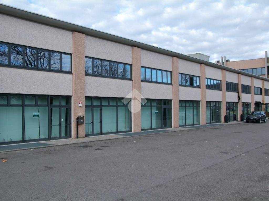 locale commerciale in affitto a Volpago del Montello
