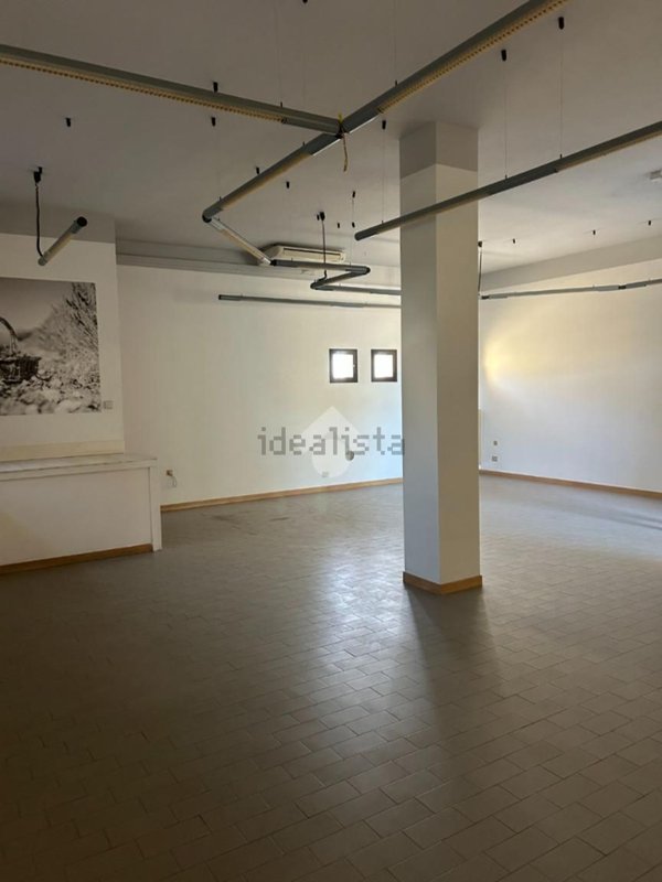 negozio in affitto a Volpago del Montello in zona Selva del Montello