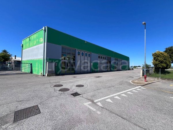 locale commerciale in affitto a Caorle