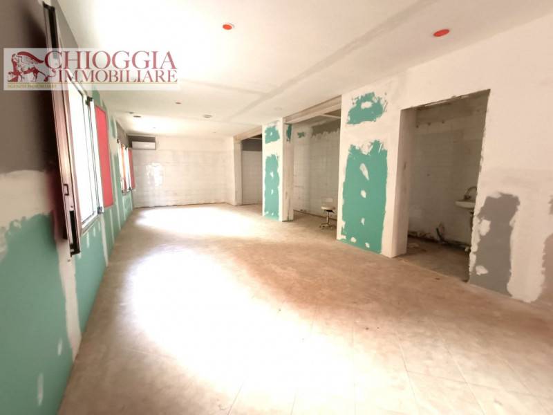 negozio in affitto a Chioggia in zona Sottomarina