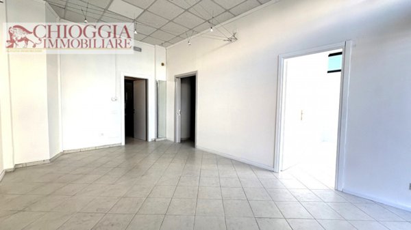 negozio in affitto a Chioggia in zona Sottomarina