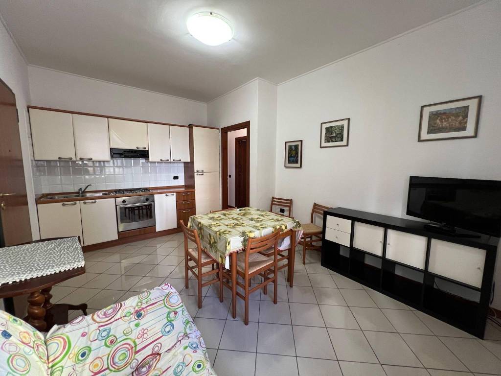 negozio in affitto a Chioggia in zona Sottomarina