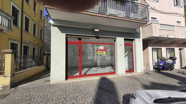 locale commerciale in affitto a Chioggia in zona Sottomarina
