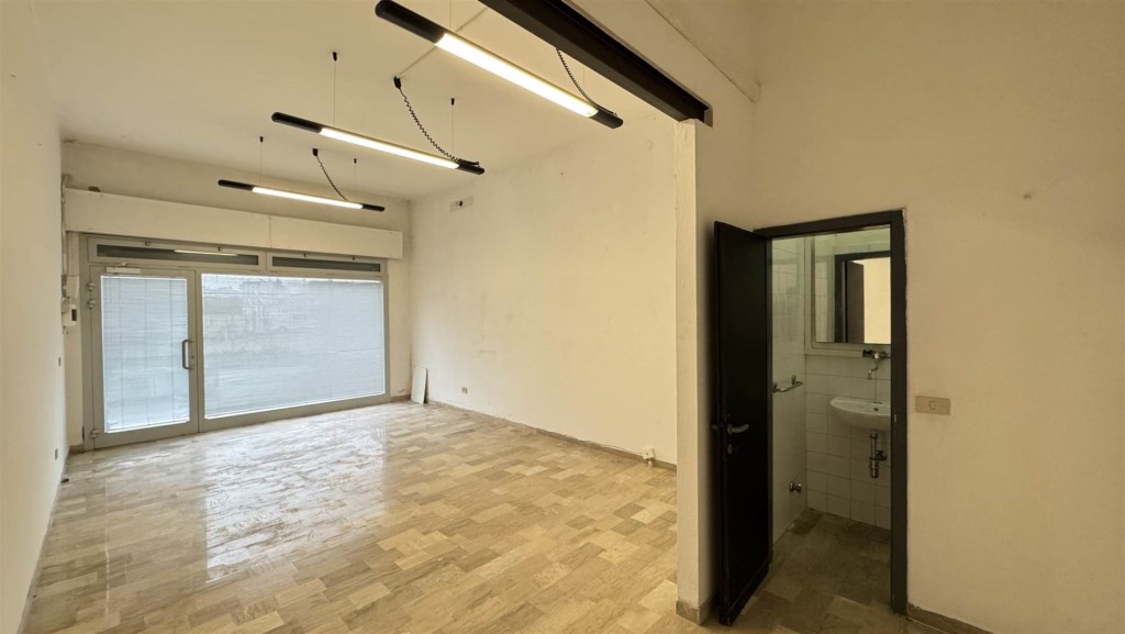 negozio in affitto a Chioggia in zona Sottomarina