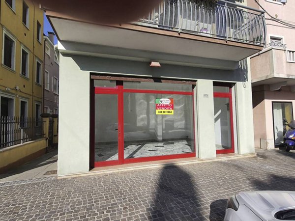 negozio in affitto a Chioggia in zona Sottomarina