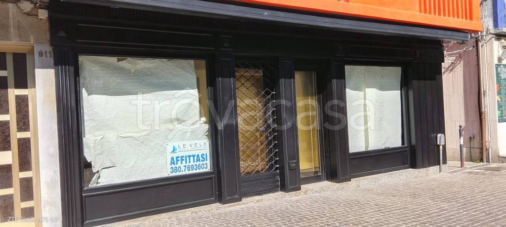 negozio in affitto a Chioggia in zona Sottomarina