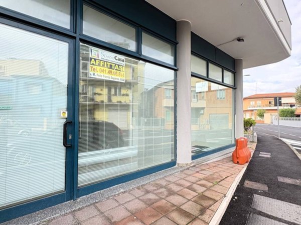 negozio in affitto a Chioggia in zona Sottomarina