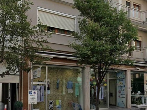 negozio in affitto a Chioggia in zona Sottomarina