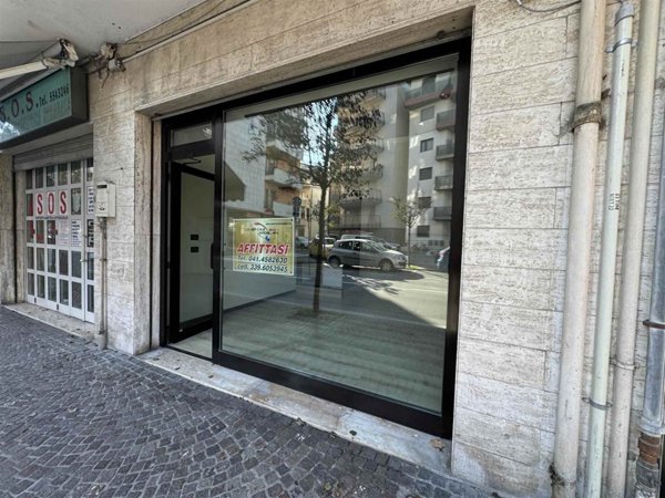 negozio in affitto a Chioggia in zona Sottomarina