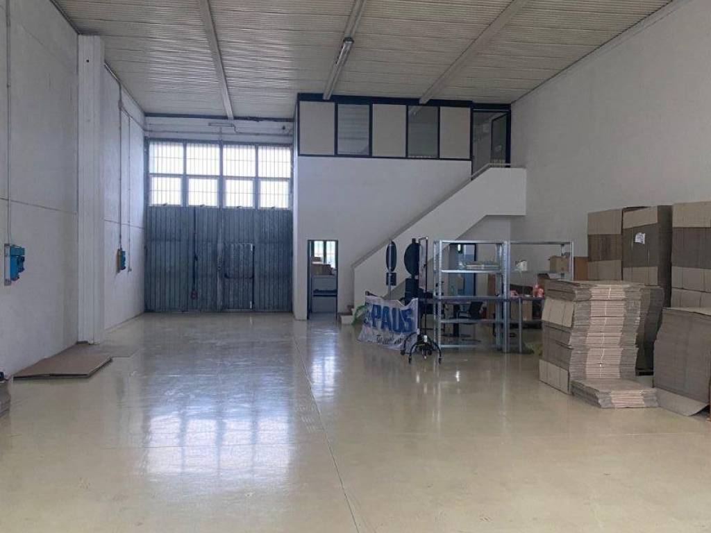 locale commerciale in affitto a Dolo
