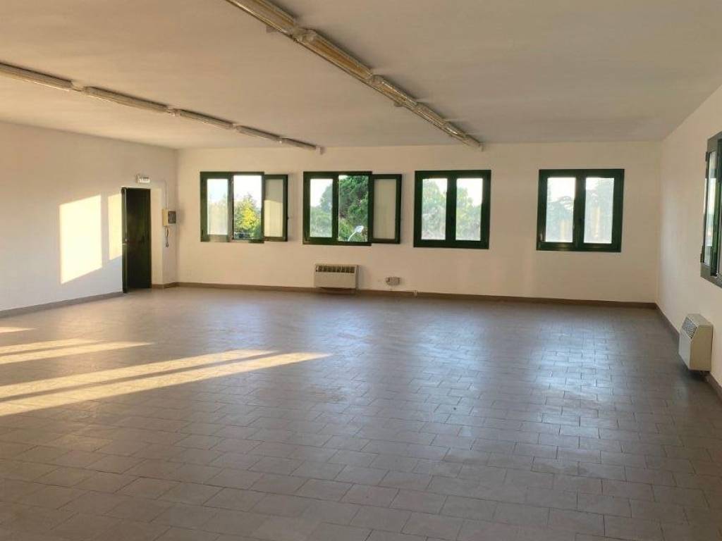locale commerciale in affitto a Dolo