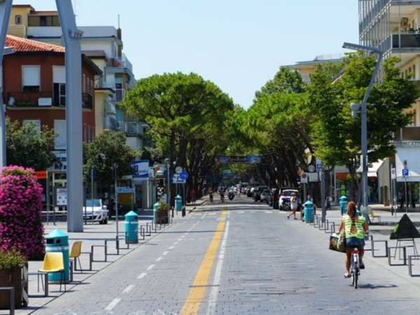 negozio in affitto a Jesolo in zona Lido