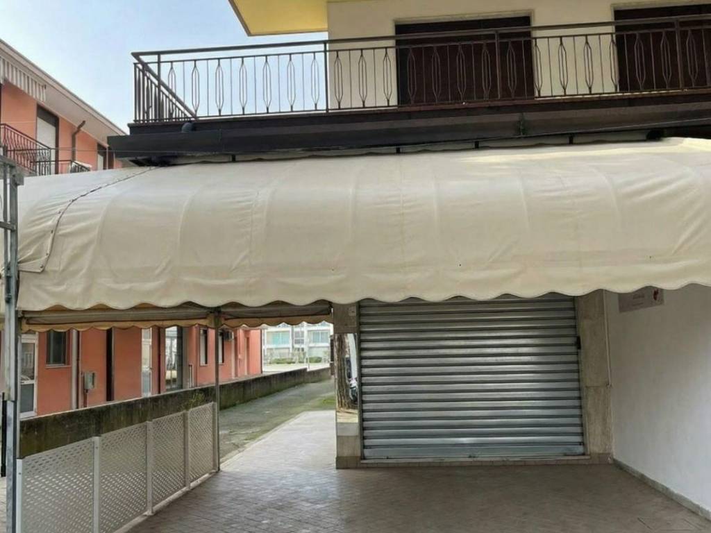 negozio in affitto a Jesolo in zona Lido
