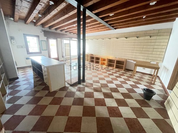 locale commerciale in affitto a Mira
