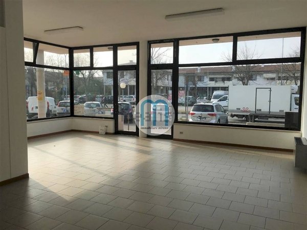negozio in affitto a Mirano in zona Campocroce
