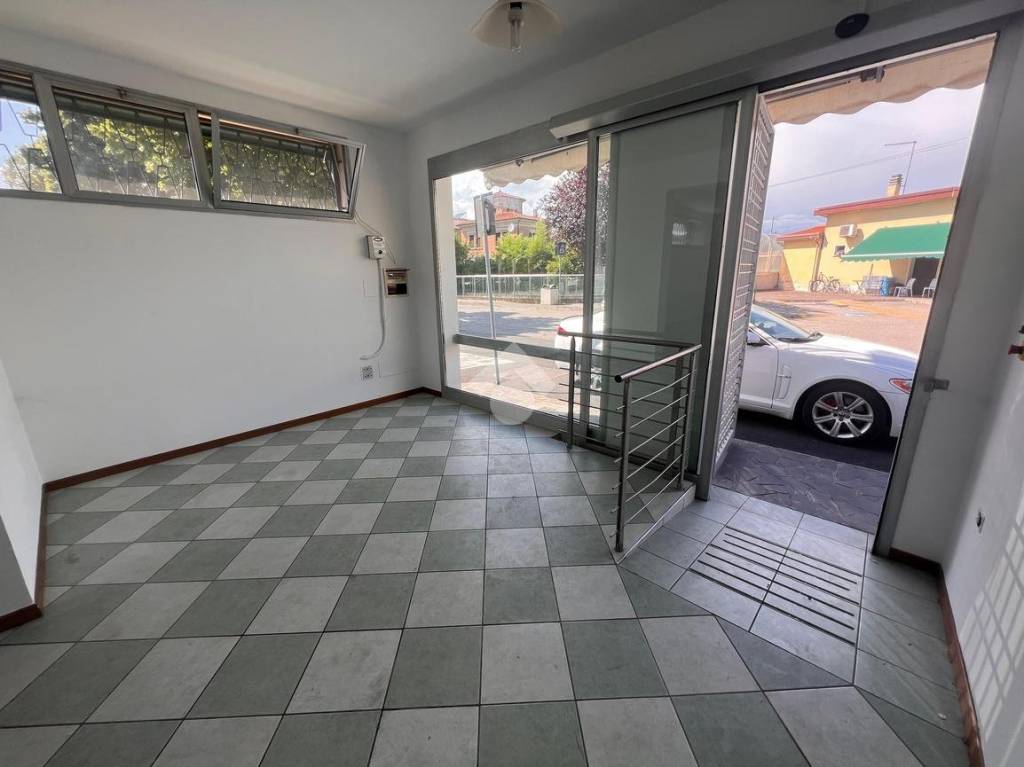 locale commerciale in affitto a Noale