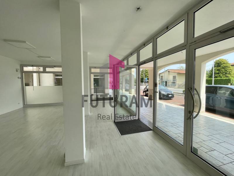 negozio in affitto a Pianiga in zona Mellaredo