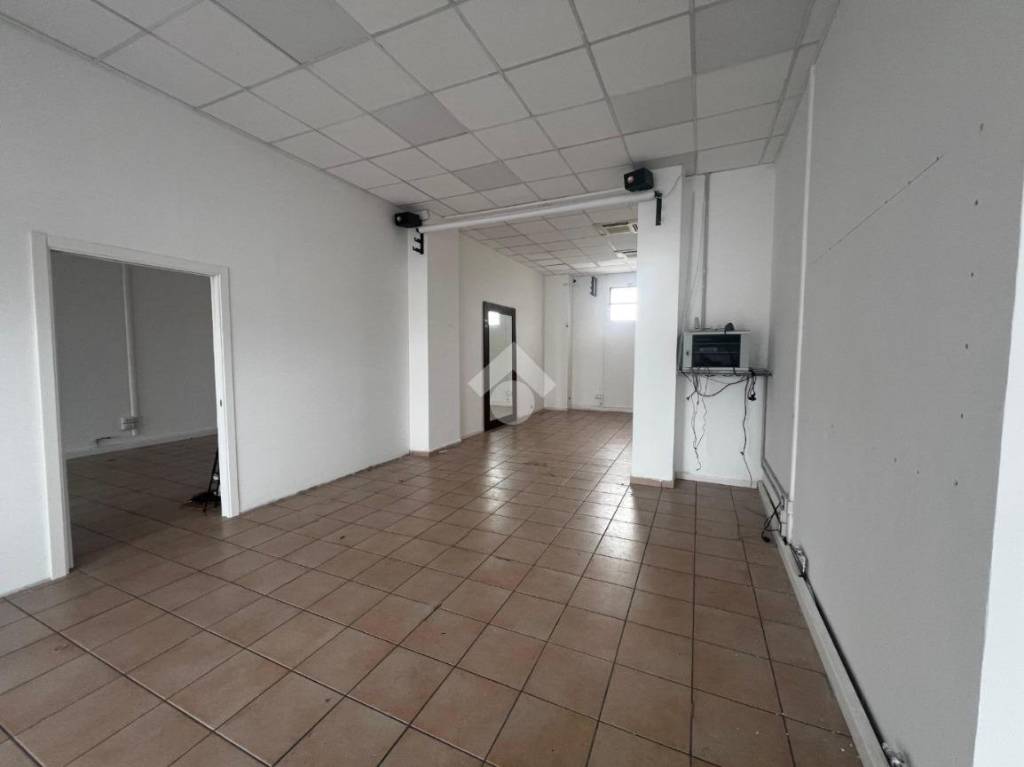 negozio in affitto a Pianiga in zona Cazzago