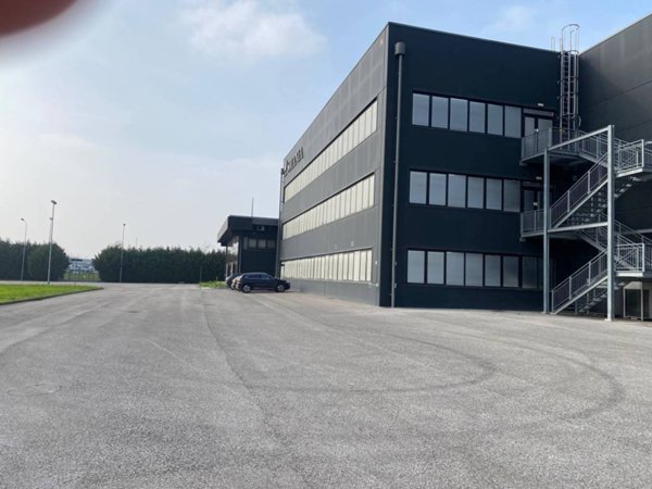 capannone in affitto a Pianiga in zona Cazzago