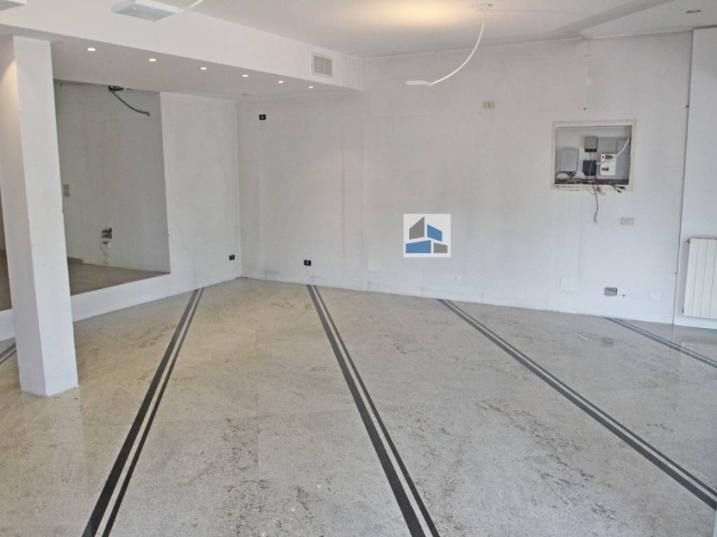 negozio in affitto a Salzano in zona Robegano