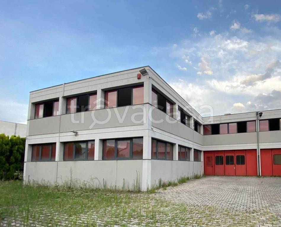 locale commerciale in affitto a Salzano