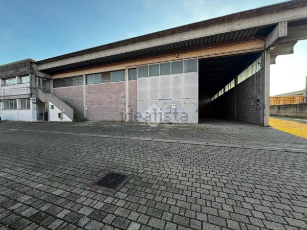 locale commerciale in affitto a Salzano